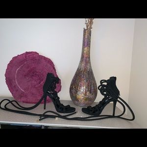 Steve Madden Black Strap-ups